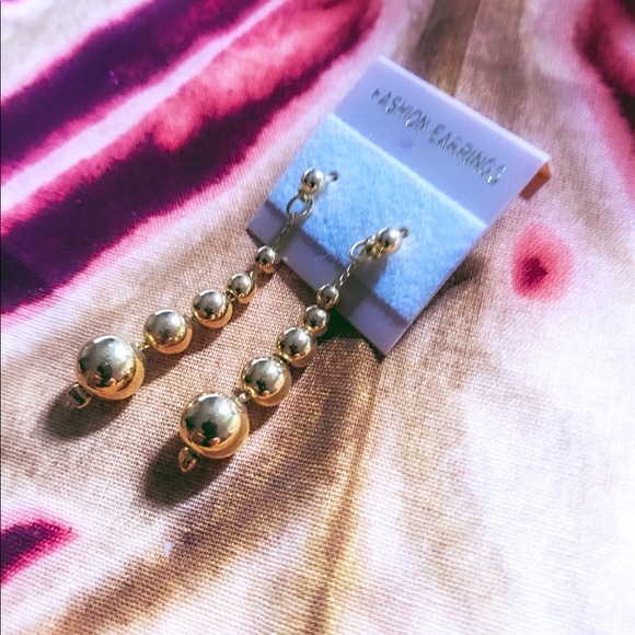 5/$20 ☀️Gorgeous Vintage Long Earrings - Picture 2 of 15